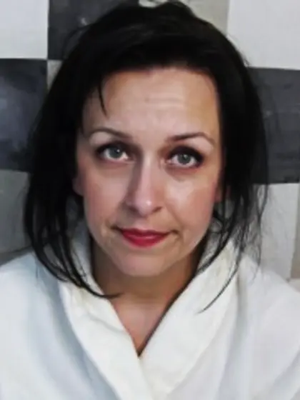 Brunette evelin perform dancing