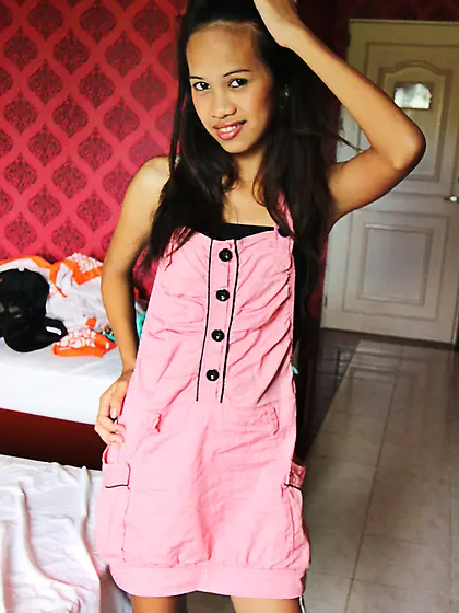 Freshly young Thai teen Zen undresses and gives operator great b