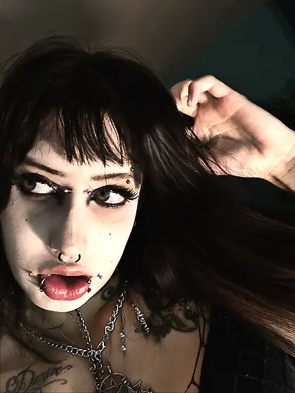 Braceface Bimbo With Juicy Puffed Up Lips