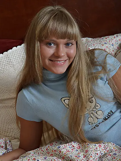 Amelias Pussy Takes a Pounding