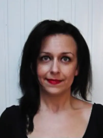 Brunette evelin perform dancing