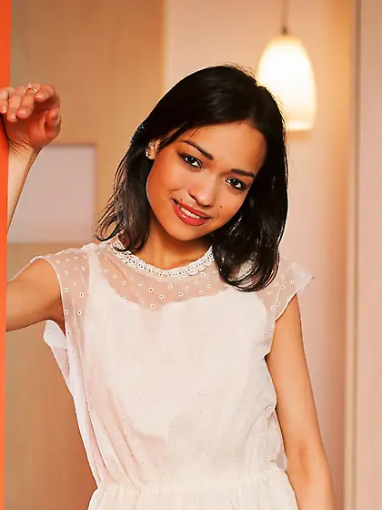 Seducing chippy Bansari A spreads legs so widely and teases with