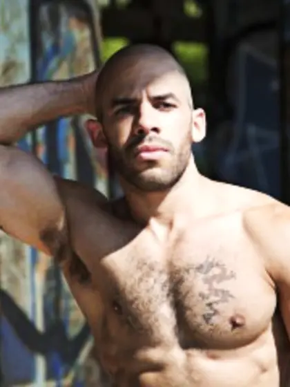 30 yo brunette Austin Wilde.