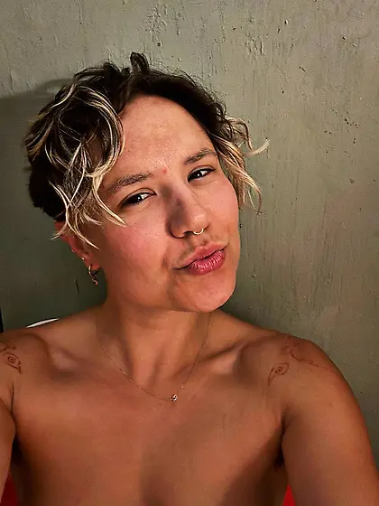 She wants to be internet famous! Share her!