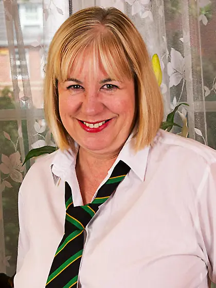 MILF Schoolgirl Speedy Bee from United Kingdom