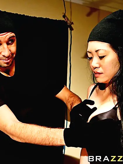 Cute babe Diana Prince drops down her sexy clothes and gets fuck