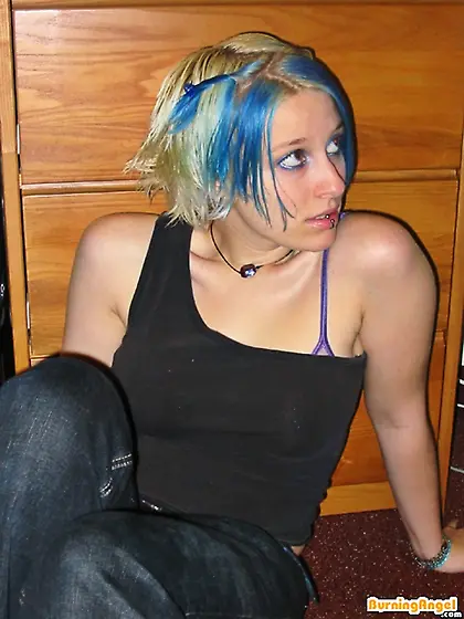 Babe with colorful hair doesn't feel shy to flash her smooth pus