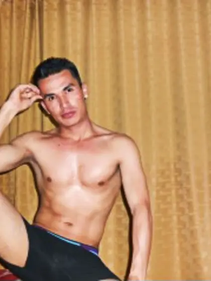 Brunette fernando perform dancing