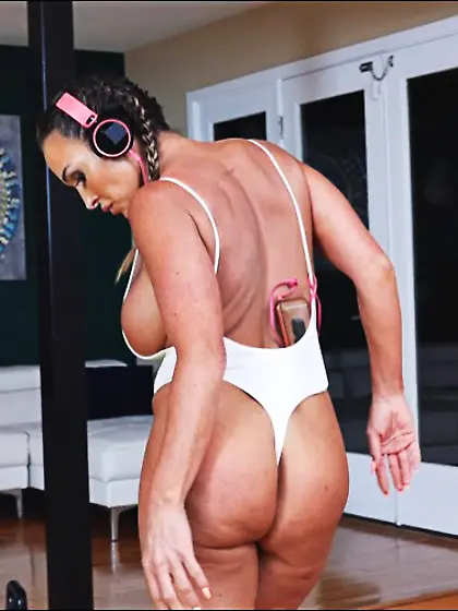 Fit MILF likes it rough 