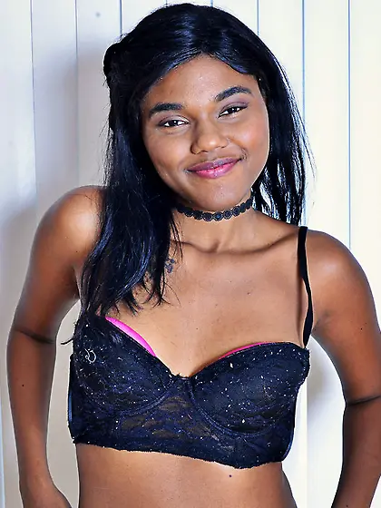 Ebony babe with smooth body allows her charms to be bared for XX