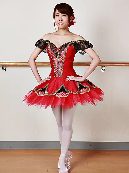 Joyful Japanese ballerina prefers to dance with her perky tits e