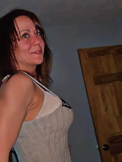 Hi! I am Rikki looking for BBC to tribute my pics!