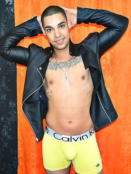 Latin man boybeautyeyes like to snapshot