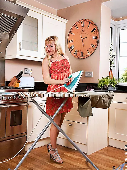 Both pussy and ass hole of the blonde milf Mouse Anilos are full