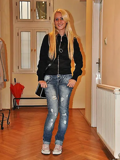 Slutty blonde in white stockings has sexual fun with much older