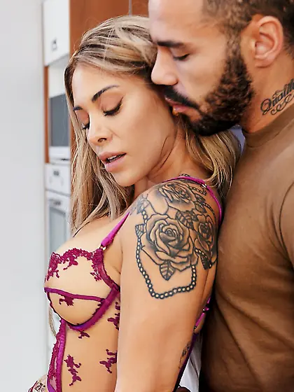 Laura Fox gets eaten out and screwed by her bearded boyfriend