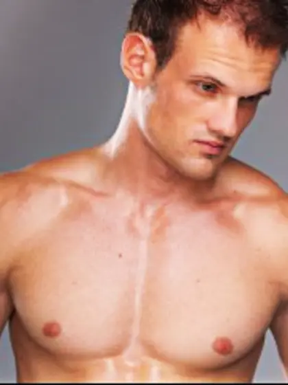 Brunette randysp perform close