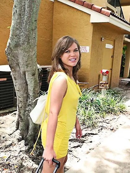 GF with a round bum is going to get her hole dicked down