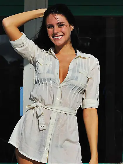 Kate FTV shows off her sexy legs and kisses her boyfriend in the