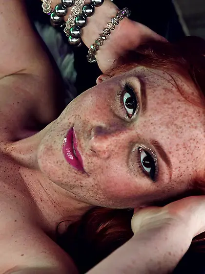 Freckled bitch luxurious bed bang