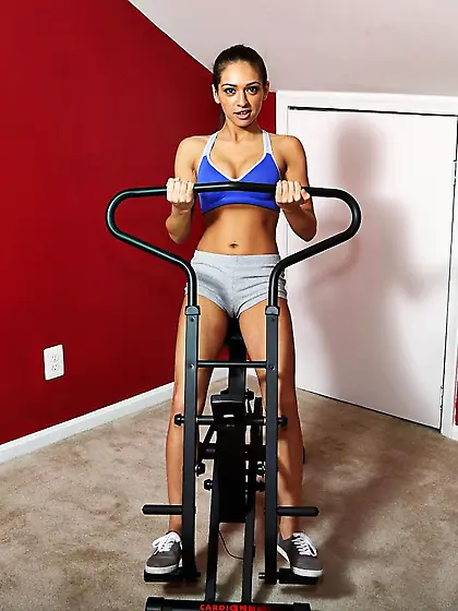 Lusty bimbo Sara Luvv does some exercises then uses pins and pin