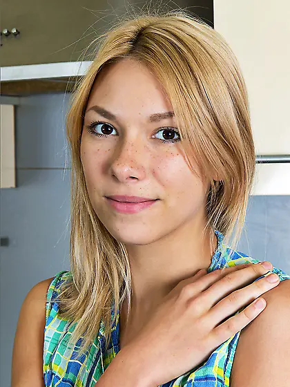 Karin P in tiny jeans shorts having hot erotic photo session at