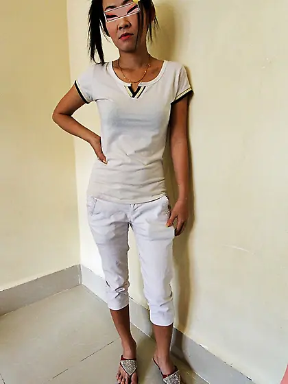 Eyes of exotic teen are hidden so she freely takes cock into her