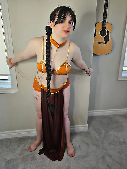 SydQ slave girl cosplay (aged 18)