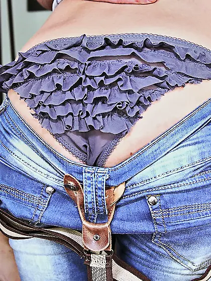 Jessie Volt allows guys to spit roast her like true tramp in MMF