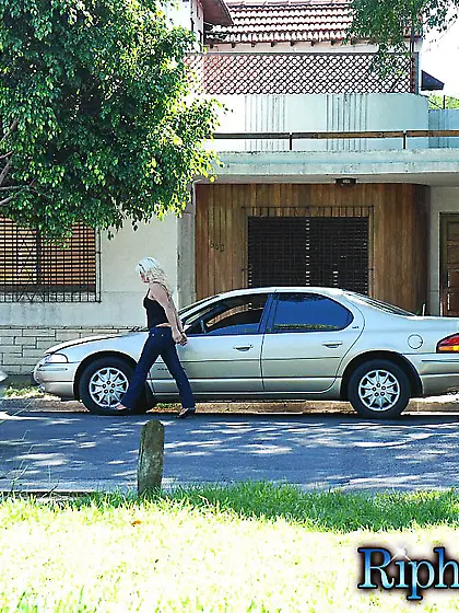 Chubby butt blonde jeans