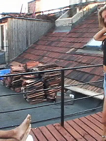 Caroline Cage spreads her sexy legs on the bed and pokes her hun