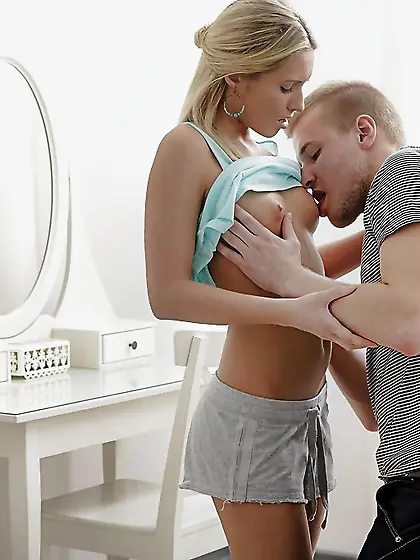 Beautiful girlfriend threesome