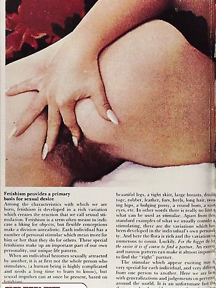 Blonde babe spreads wide