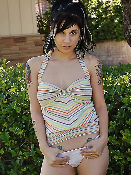 Amateur sexy brunette milf