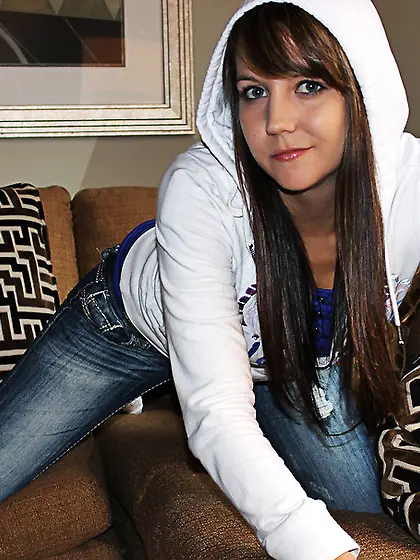 Hoodie tight jeans brunette
