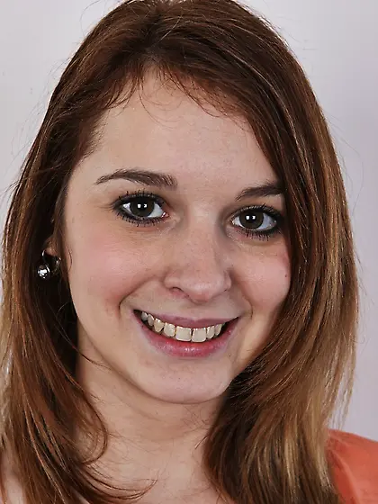 Pretty sexy damsel shows