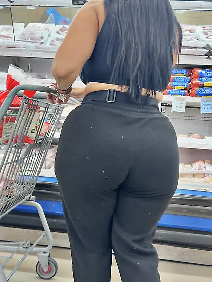 candid - juicy pawgs