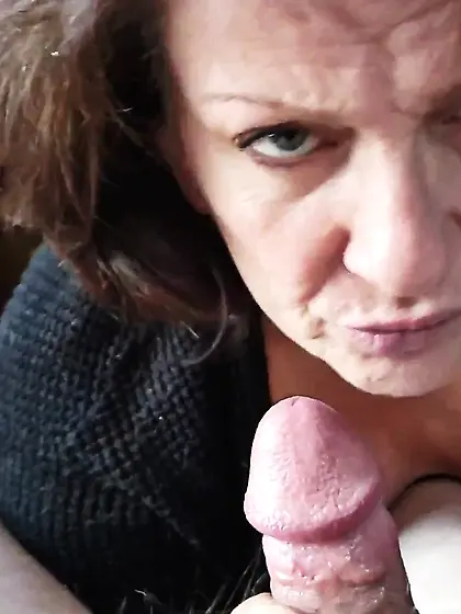 Gorgeous Mature Amateur Wife Walks In Room to Suck Dick