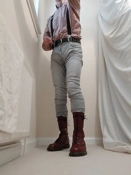 Skinhesd boots gay bondage