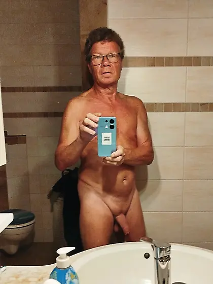 Matti früh morgens shaved Men Gay