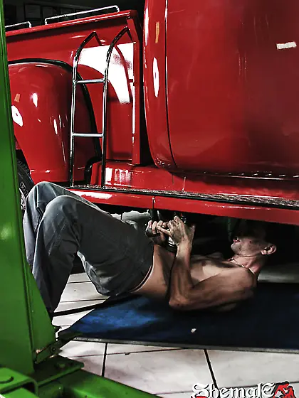 Mistress in latex adores hard fuck