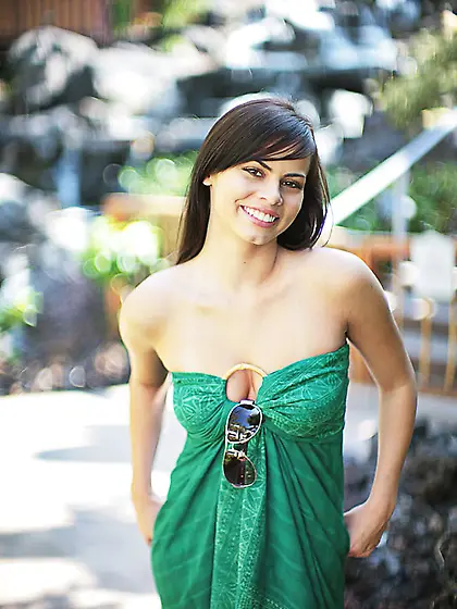 Guy stops the car and enjoys the horny oral job session from the