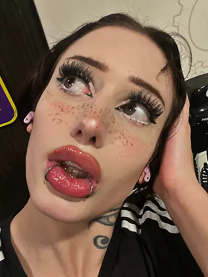 Braceface Bimbo With Juicy Puffed Up Lips