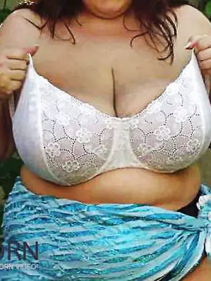 Chunky knockers in hooter-sling