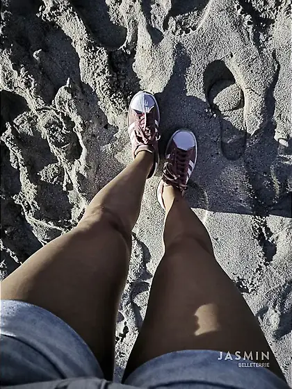 French strap on webcam