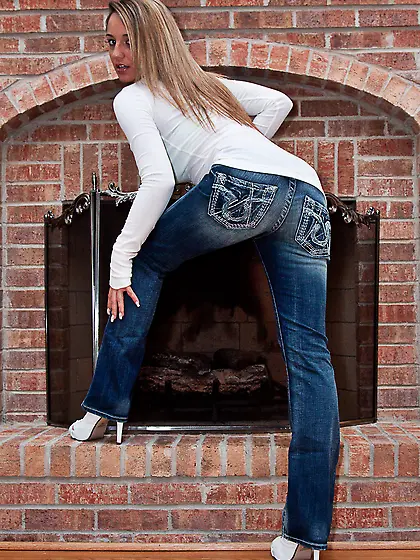 Stunning blonde teen gal Nikki Sims strips her blue jeans and te