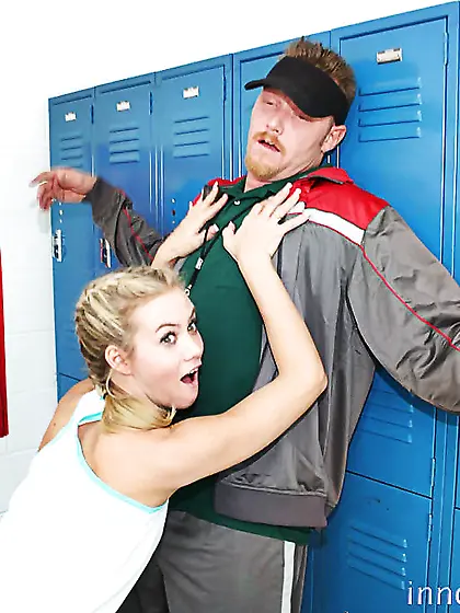 Mad oral sex of brazen sportsgirl and taken aback trainer by the