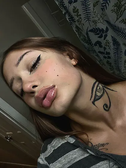 Braceface Bimbo With Juicy Puffed Up Lips