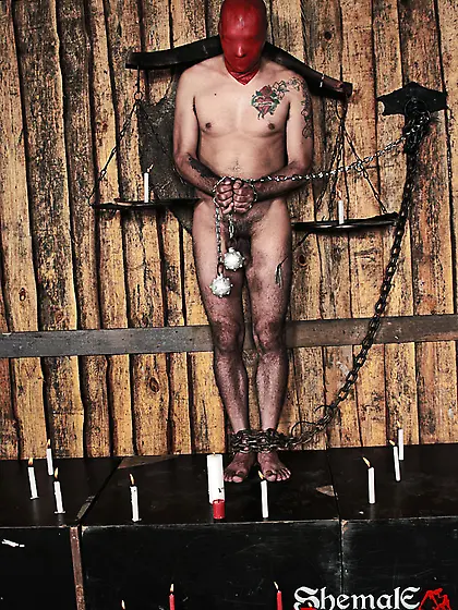 Two shemales amuse themselves with a guy