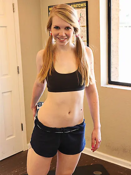 Blonde teen babe Taylor True works out and shows us her bod in h